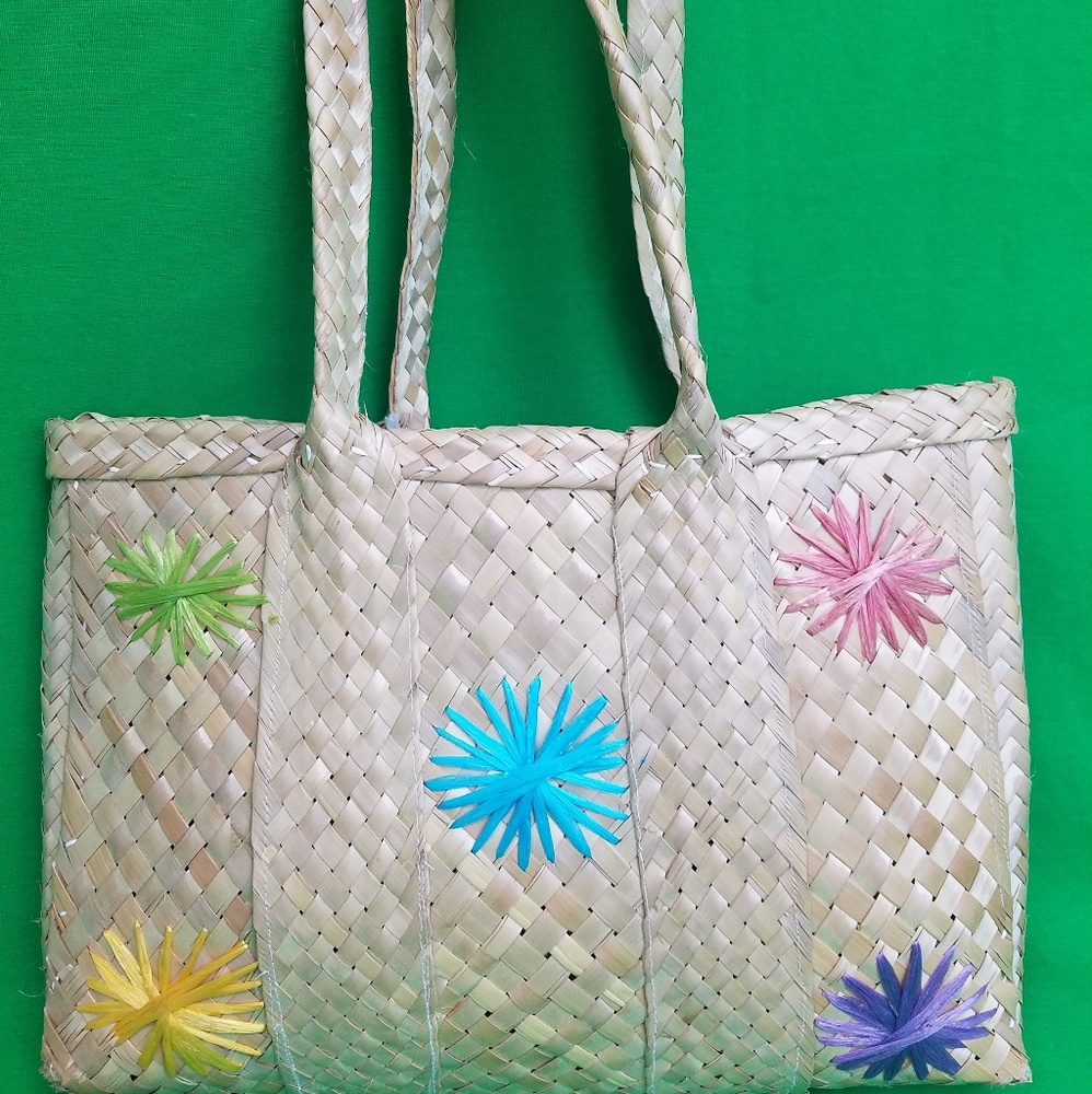 Vintage woven wicker bag with straw flowers🌸